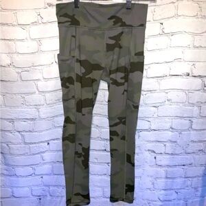 Aeropostale Leggings Ladies Sz M Camo Pocket Compression Flex Yoga Track Train